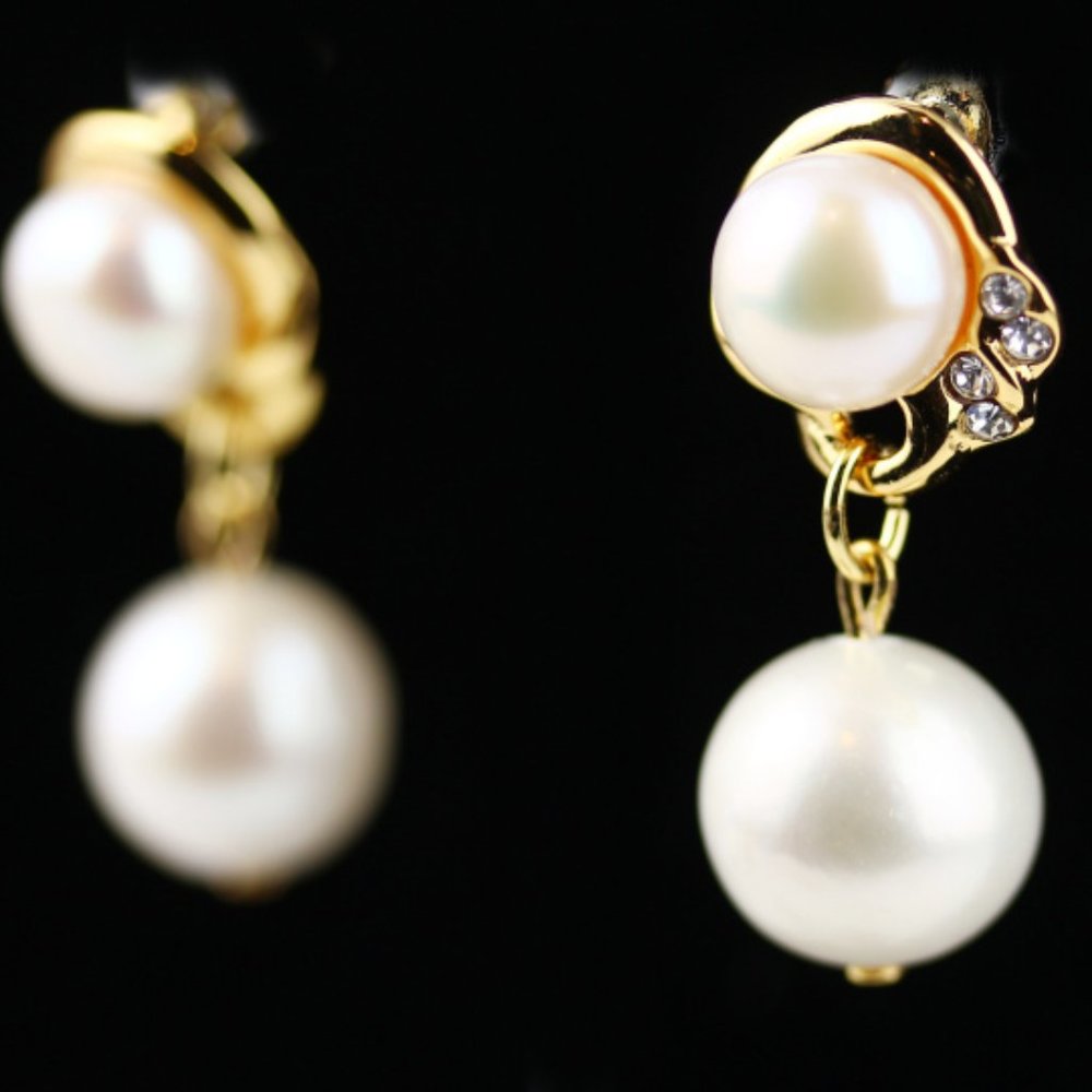 natural freshwater pearl gold earrings eaclips